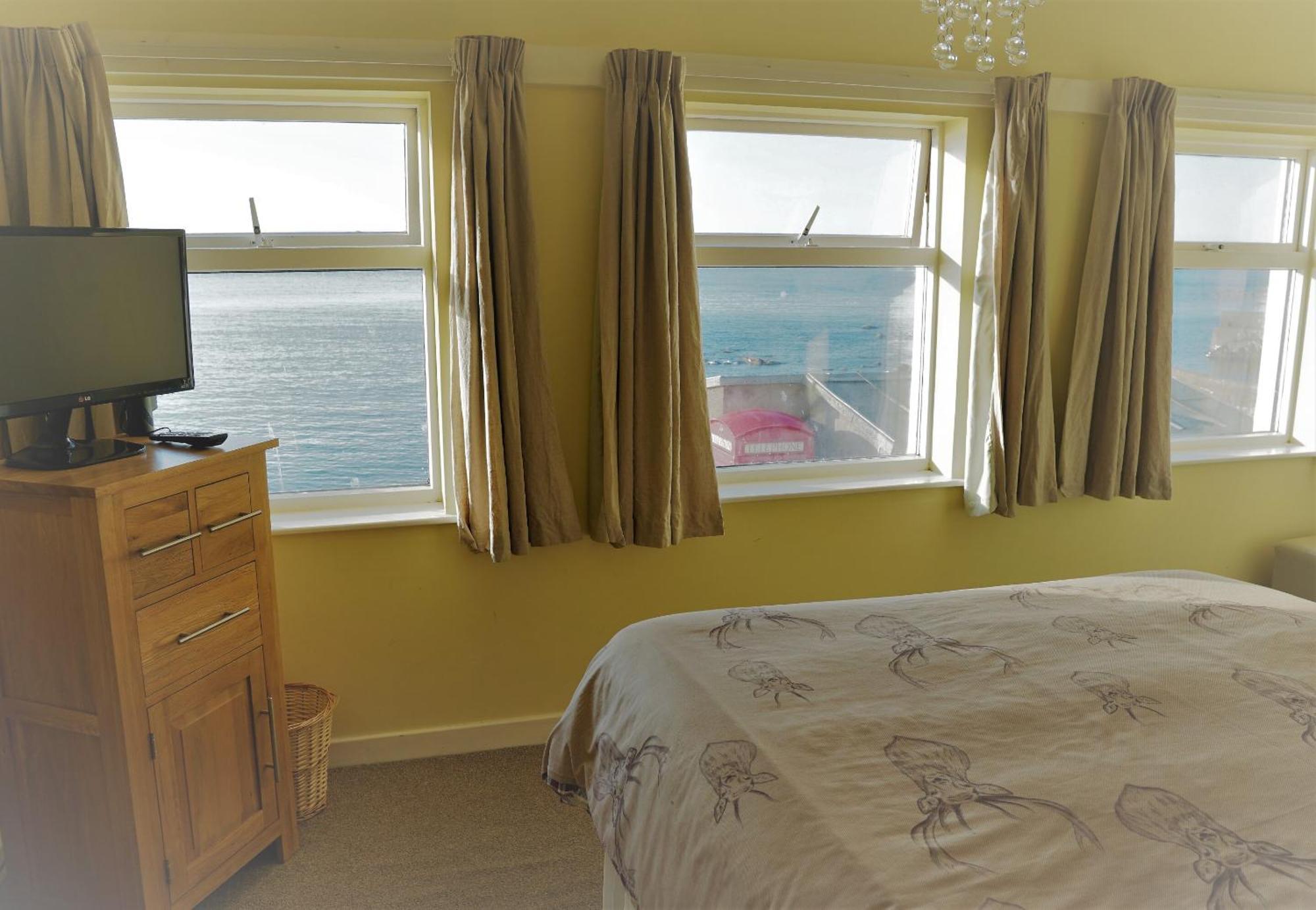 The Pennan Inn Room photo