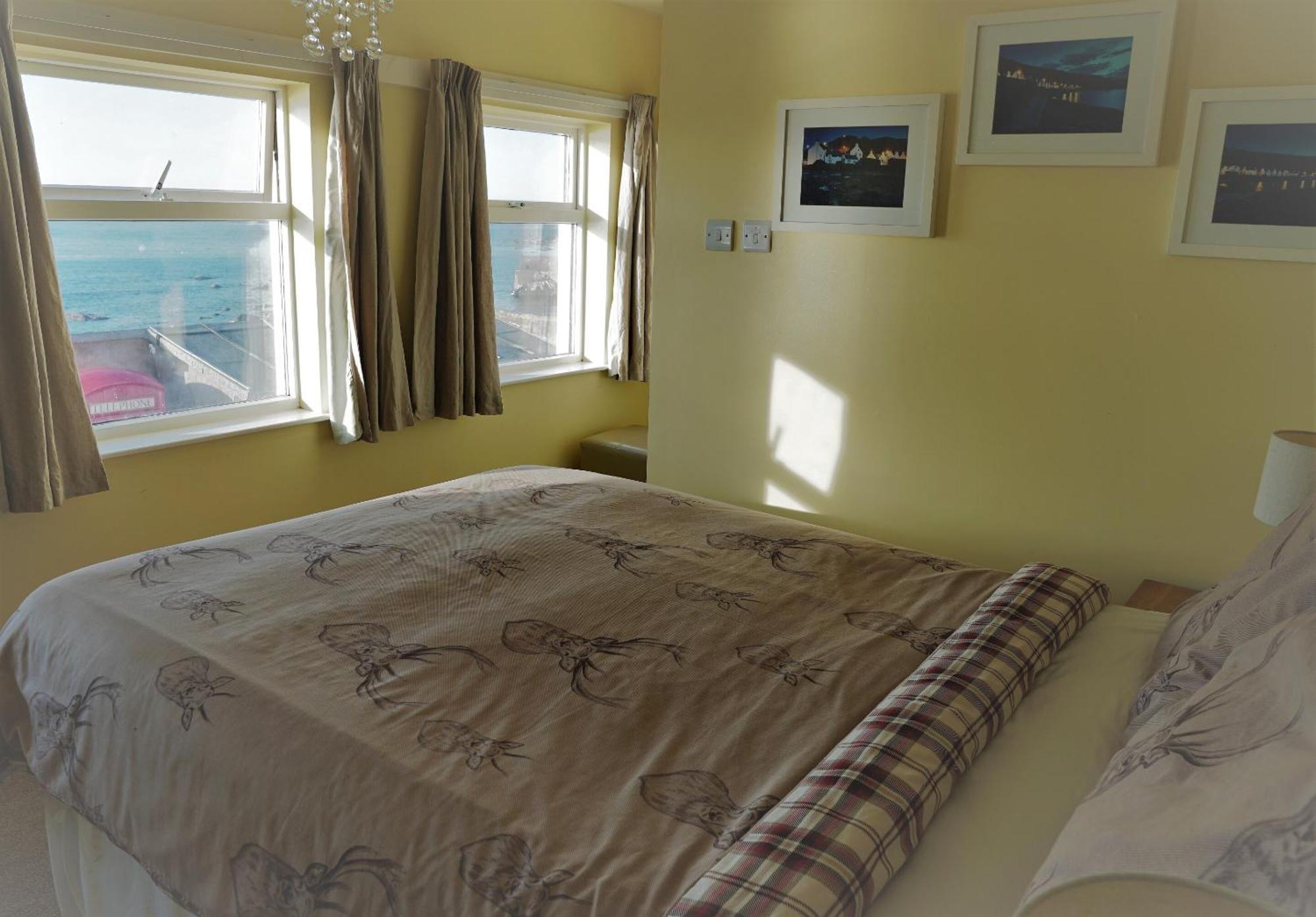 The Pennan Inn Room photo