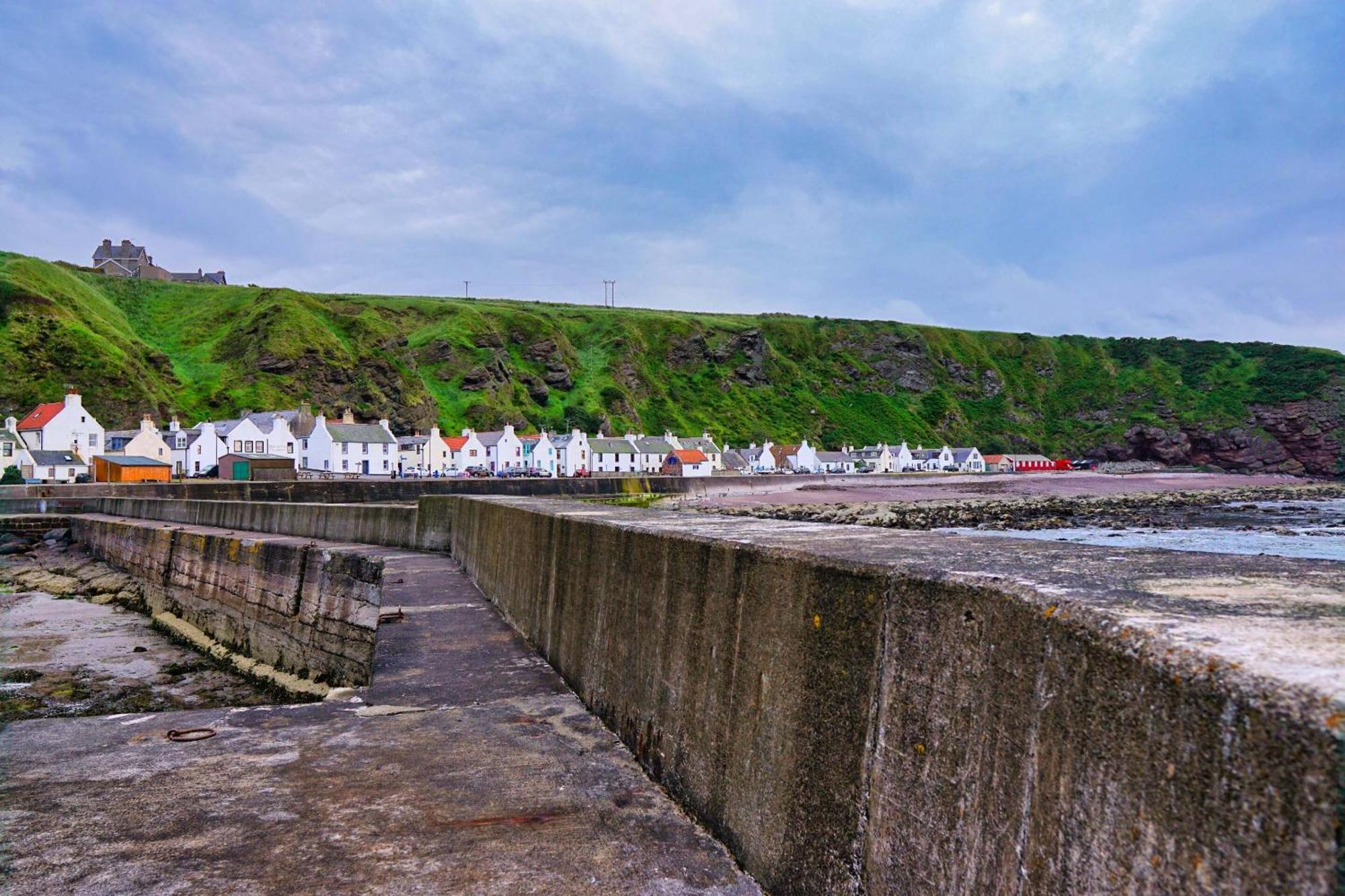 The Pennan Inn Exterior photo